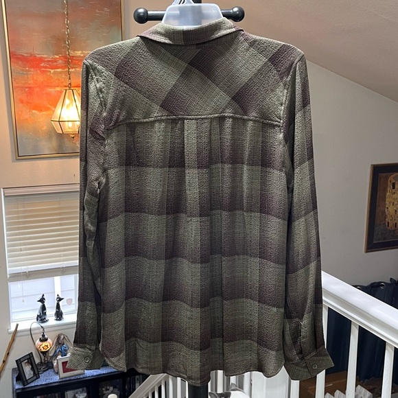🔥Side Stitch🔥 Long Sleeve Plaid Button Down
Top Size Small - Picture 3 of 6